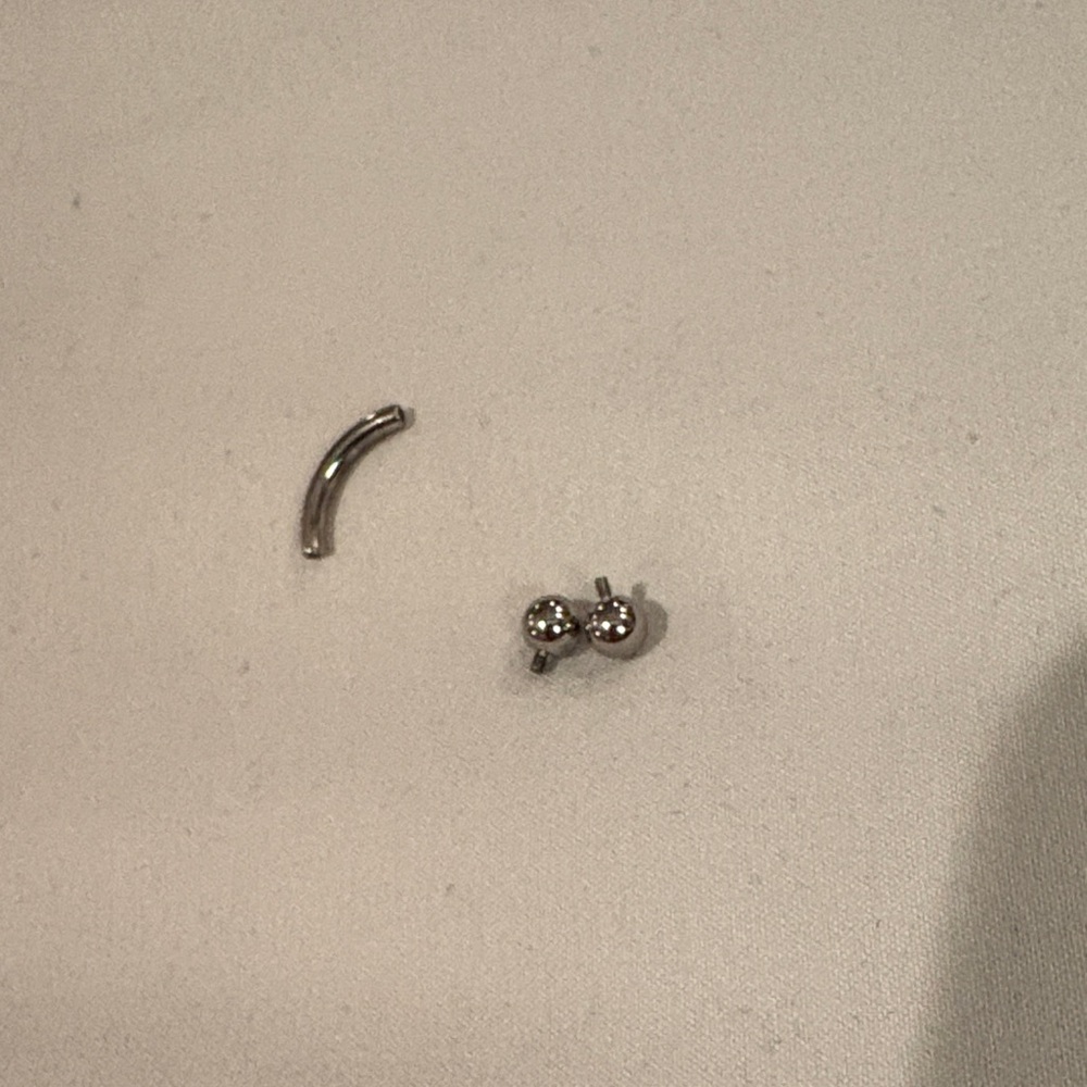 LeRoi Hi polish titanium navel curve